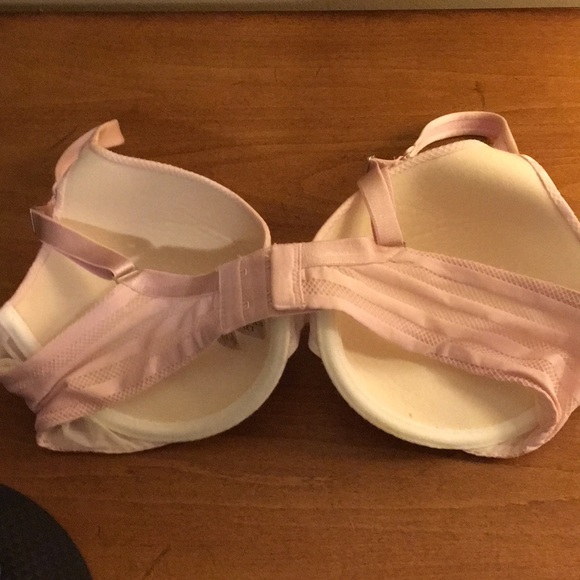 VS Light Pink Push-Up Bra - Picture 3 of 4